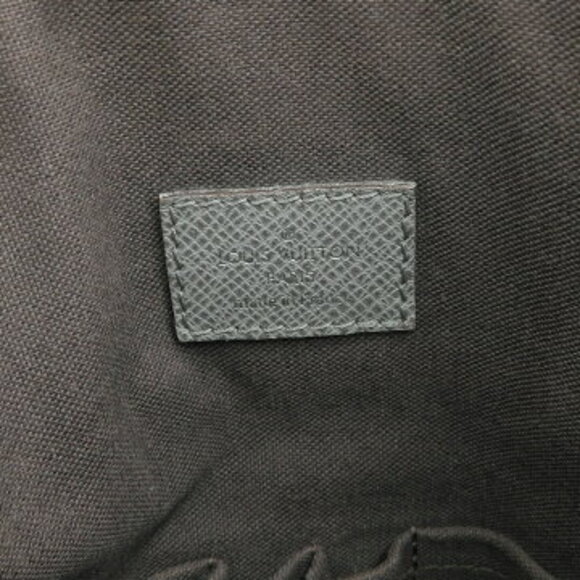 Louis Vuitton Taiga Sasha Shoulder Bag Glacier Leather Crossbody Style - Picture 10 of 10